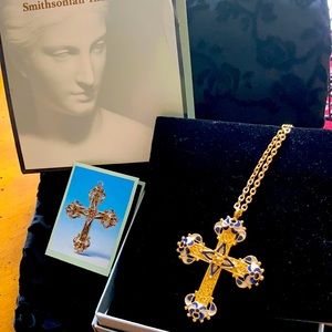 Vintage Smithsonian Institution Gellatly Cross Necklace. Original box with tags.